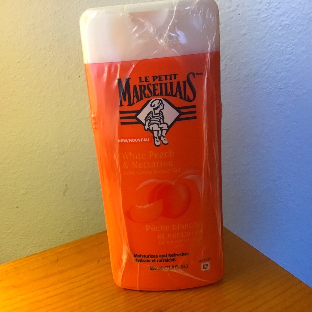 LE PETIT Extra Gentle Shower Gel.